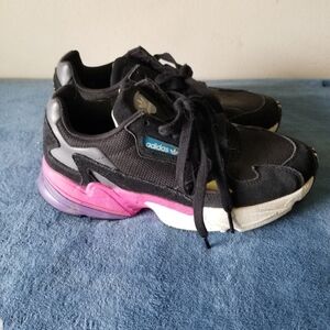 WOMEN'S ADIDAS SHOES SZ 8